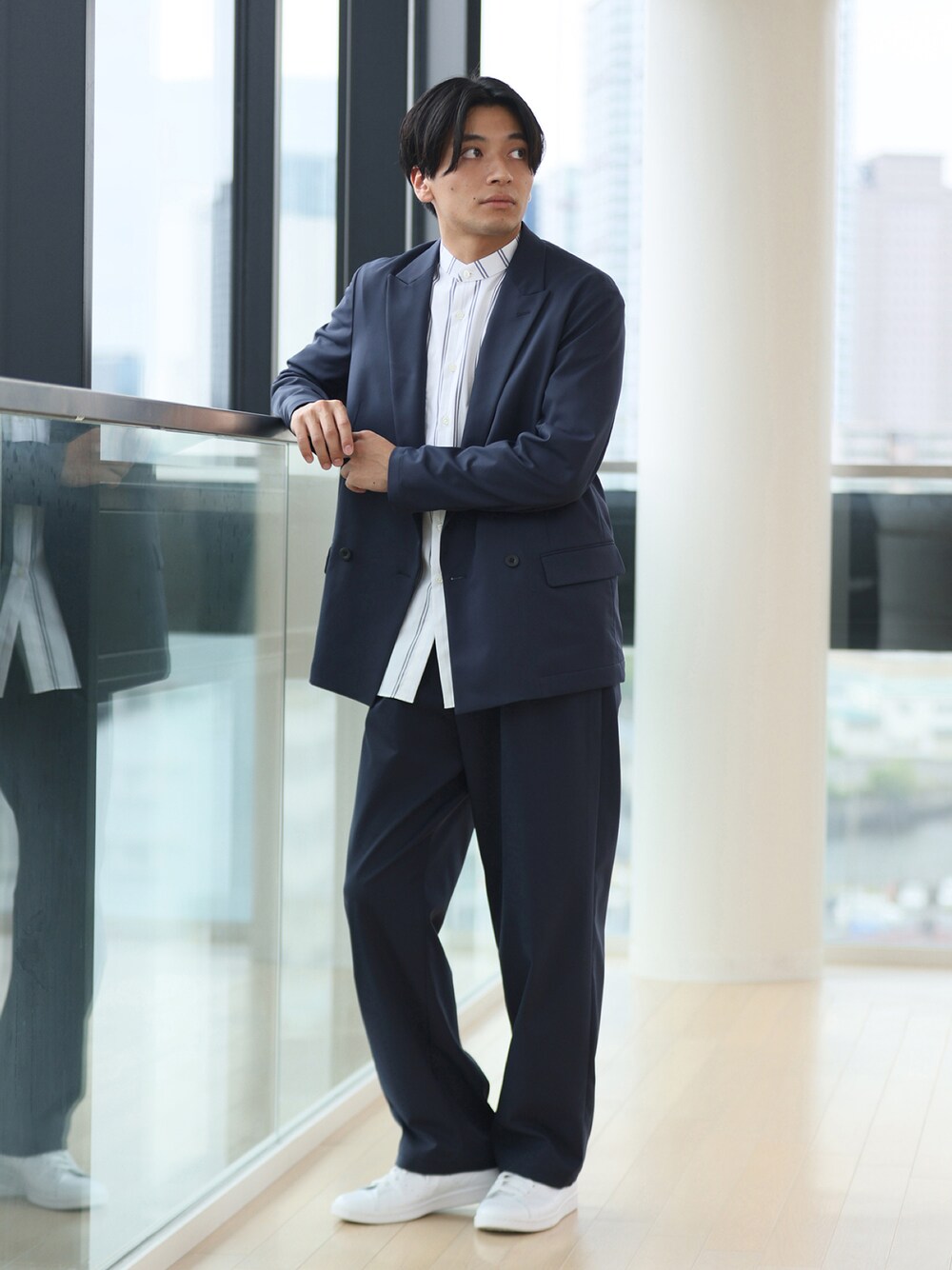 「秋冬コーデ、秋コーデ、ワイドパンツ、ダブルジャケット、ネイビージャケット、セットアップ、バンドカラーシャツ、ジャケットスタイル、ビッグシルエット、モノトーン、シンプルコーデ、KASHIYAMA、KASHIYAMAEASY、カシヤマ、マルチサイズ」｜「KASHIYAMAのSOLOTEX HEAT ENERGY/BLACK1タックワイドパンツ（その他パンツ、ブラック系）」を使った、カシヤマさん（メンズ・175cm）の秋コーディネートの1枚目の写真
