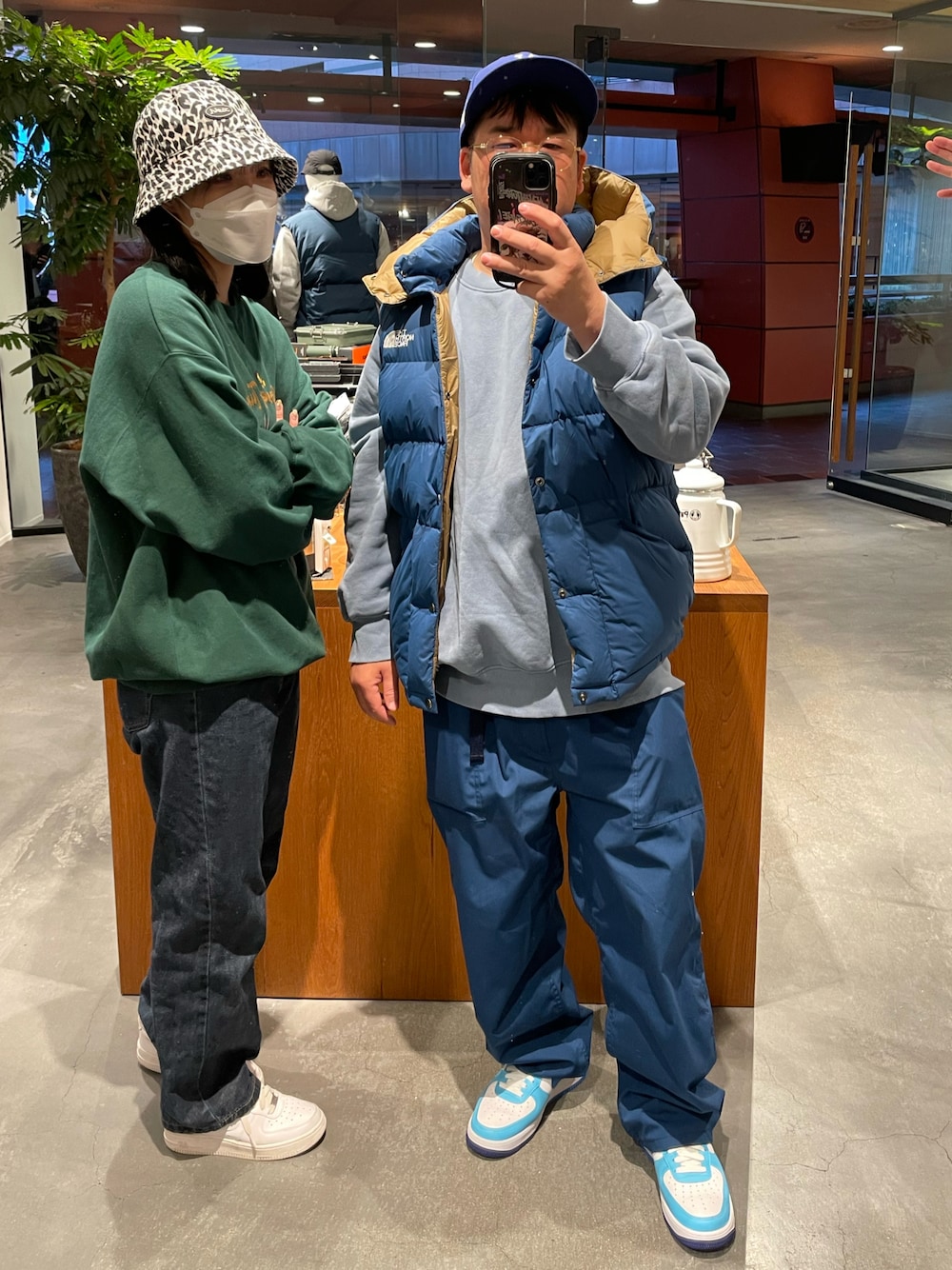 「ストリート、青コーデ、アウトドア、northface、THE NORTH FACE PURPLE LABEL、低身長コーデ、ぽっちゃり、新星WEARISTAにエントリー」｜「THE NORTH FACE PURPLE LABELのアイテム（パンツ、ブルー系）」を使った、kmcさん（メンズ・165cm）の冬コーディネートの1枚目の写真