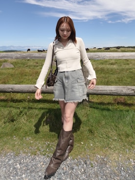 「アイテム（デニムスカート）」を使った、Hinano Koretoさん（レディース・162cm）の秋コーディネート