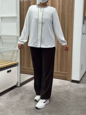 「TOKYO SHIRTS（トウキョウシャツ）のジョーゼット キーネック ブラウス 長袖 レディースデザインシャツ（シャツ/ブラウス、ホワイト系）」を使った、TOKYO SHIRTS 成田イオンモール店さん（レディース・156cm）の秋コーディネート