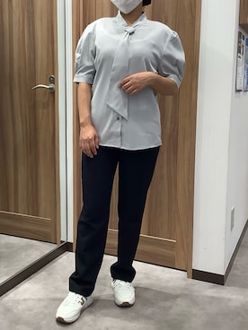 「TOKYO SHIRTS（トウキョウシャツ）の【吸水速乾】【COFREX】ループボウタイ ブラウス 五分袖 レディースデザインシャツ（シャツ/ブラウス、グレー系）」を使った、TOKYO SHIRTS 成田イオンモール店さん（レディース・156cm）の春コーディネート