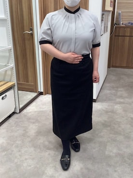 「TOKYO SHIRTS（トウキョウシャツ）の【COFREX】 配色 ギャザー衿 ブラウス 五分袖 レディースデザインシャツ（シャツ/ブラウス、グレー系）」を使った、TOKYO SHIRTS 成田イオンモール店さん（レディース・156cm）の春コーディネート
