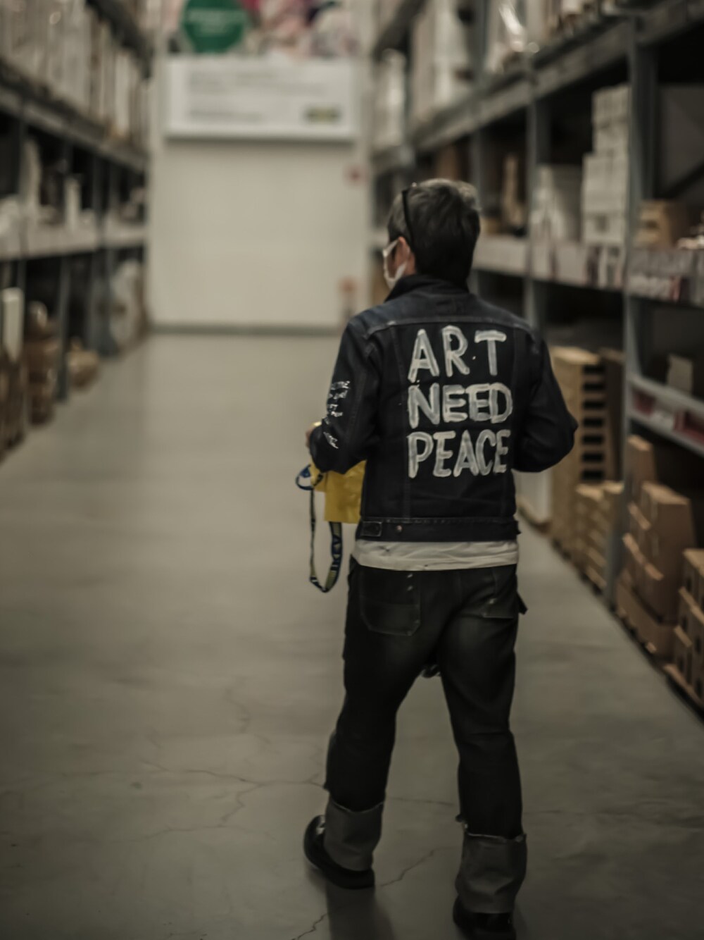 「Gジャン、グラフィティ」｜「Levi'sのアイテム（ジャケット/アウター、ブルー系）」を使った、樋口コウシンさん（メンズ・162cm）の春コーディネートの1枚目の写真