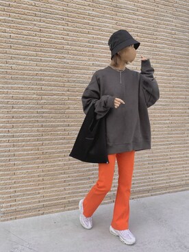 「MURUA（ムルーア）のアイテム（スウェット）」を使った、伊藤 奈那さん（レディース・154cm）の秋コーディネート