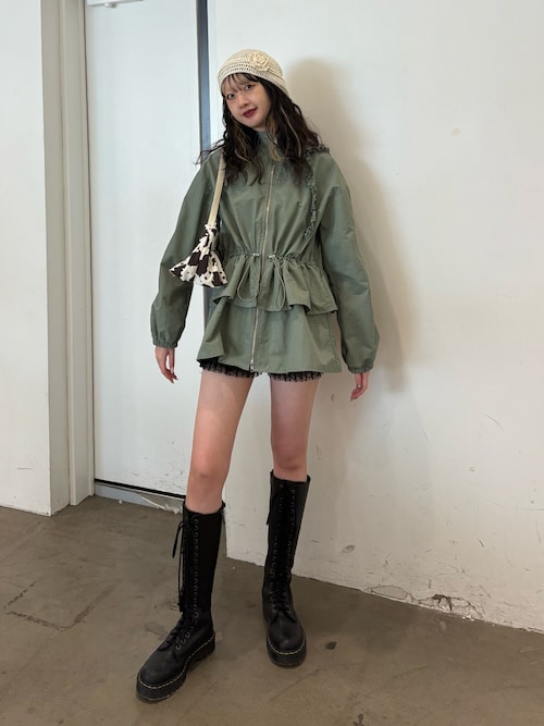 フリルマウンテンブルゾン フード付き 春アウター 春服（ナイロン