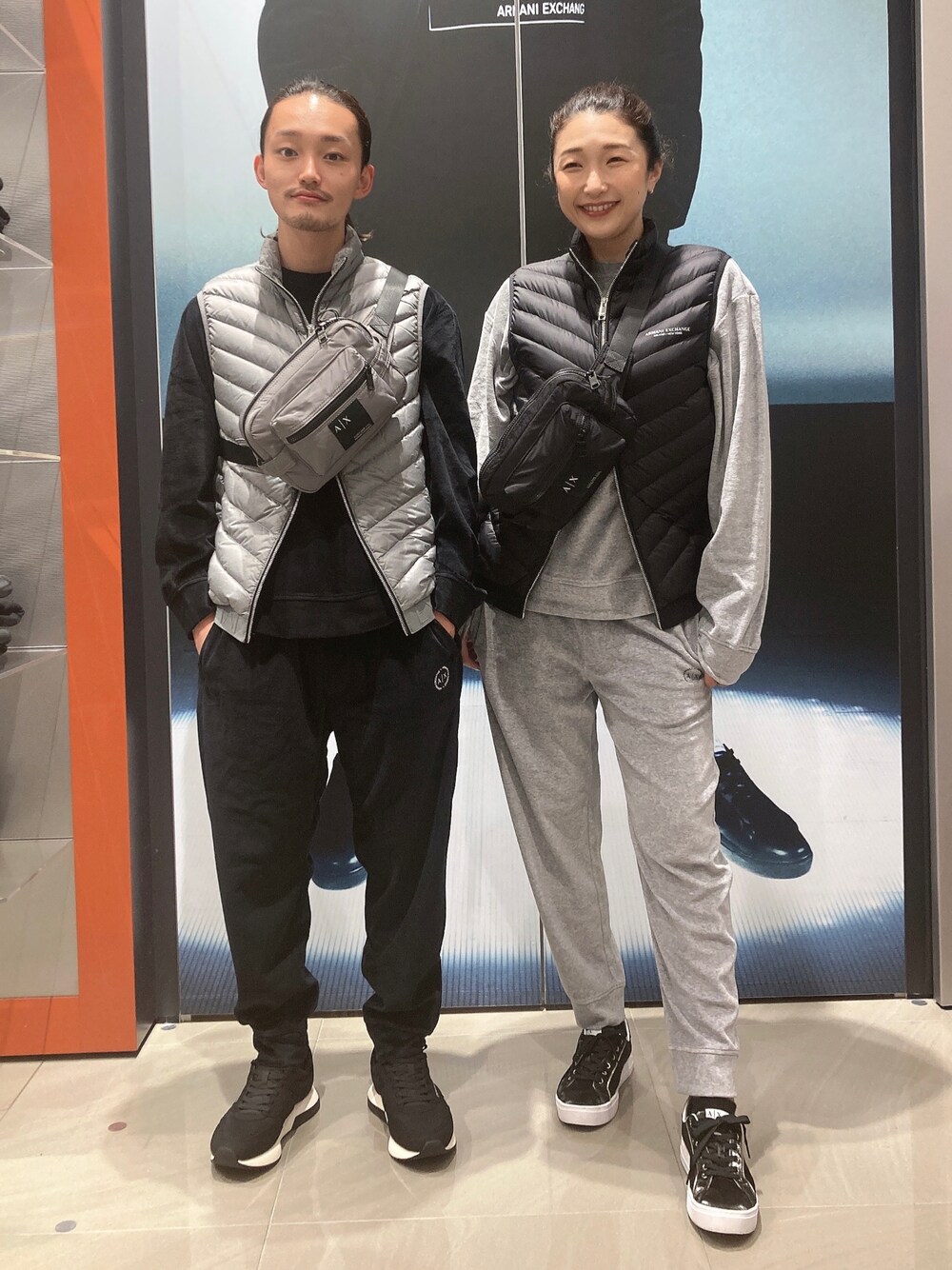 「AXchanger、AXchange、armaniexchange、ARMANIEXCHANGE、ARMANIworld、WelcomeARMANI、アルマーニエクスチェンジ、高身長女子、高身長コーデ、カジュアルコーデ、ラクチンコーデ、ベスト、セットアップ、リンクコーデ、メンズライクコーデ」｜「ARMANI EXCHANGEの【A|X アルマーニ エクスチェンジ】サークルA|Xロゴ　シェニール　スウェットジョガーパンツ（スウェットパンツ、グレー系）」を使った、Iku.Yさん（レディース・168cm）の冬コーディネートの1枚目の写真