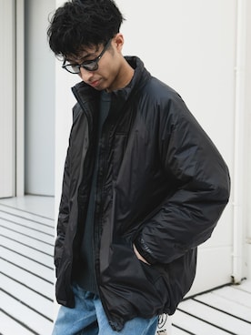 「URBAN RESEARCH DOORS（アーバンリサーチドアーズ）のURD PRIMALOFT 中綿ブルゾン（ブルゾン、ブラック系）」を使った、Koji Yojimaさん（メンズ・180cm）の冬コーディネート