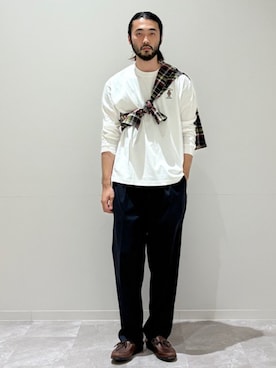「アイテム（ビジネスシャツ）」を使った、室川さん（メンズ・178cm）の秋コーディネート