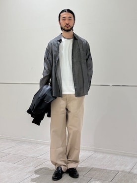 「SHIPS（シップス）のSHIPS: ストーン ウォッシュ コットン パンツ (セットアップ対応)（その他パンツ、ベージュ系）」を使った、室川さん（メンズ・178cm）の春コーディネート
