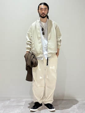 「シップス」｜「アイテム（カーゴパンツ）」を使った、室川さん（メンズ・178cm）の秋コーディネート