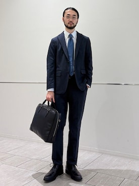 「アイテム（ビジネスシャツ）」を使った、室川さん（メンズ・178cm）の秋コーディネート