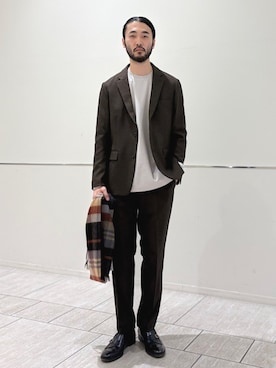 「アイテム（スーツジャケット）」を使った、室川さん（メンズ・178cm）の秋コーディネート