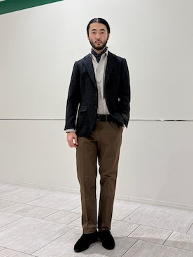 「SHIPS Colors（シップス カラーズ）のSHIPS Colors:スエード ローファー 2（ローファー、ブラック系）」を使った、室川さん（メンズ・178cm）の春コーディネート