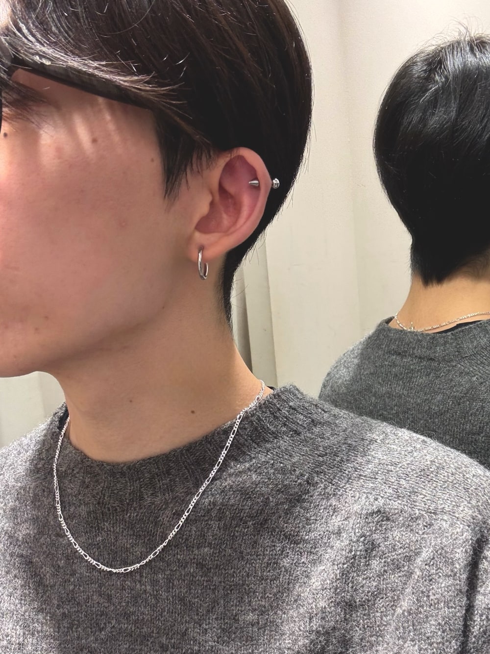 「アーバンリサーチ、URBAN RESEARCH、韓国ファッション、ニット、ネックレス、アクセサリー、シルバー、ジュエリー、ギフト、クリスマス、ブルベ夏、シンプル、冬コーデ、Scye、めがね」｜「XOLOのXOLO　Figaro Link Necklace（ネックレス、シルバー系）」を使った、うちだりょうさん（骨格ナチュラル・メンズ・178cm）の冬コーディネートの1枚目の写真