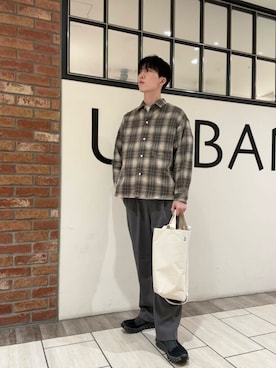 「アイテム（スリッポン）」を使った、うちだりょうさん（メンズ・178cm）の秋コーディネート