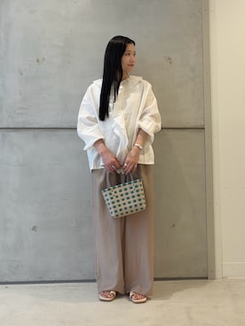 「URBAN RESEARCH（アーバンリサーチ）のシアーイージーストレートパンツ（Pants、ベージュ系）」を使った、meiさん（レディース・157cm）の夏コーディネート