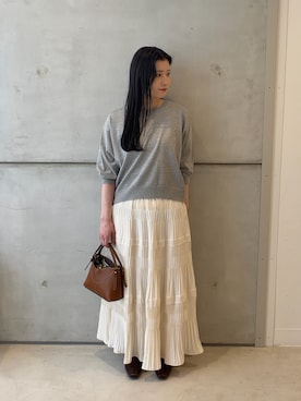 「URBAN RESEARCH DOORS（アーバンリサーチドアーズ）のウォッシャブルブライトプルオーバー｜春服/春ニット/洗濯可/オフィスカジュアル/通勤（Tシャツ/カットソー、グレー系）」を使った、meiさん（レディース・157cm）の春コーディネート