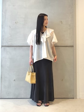 「URBAN RESEARCH（アーバンリサーチ）のハーフスリーブラッフルブラウス（Shirts、ホワイト系）」を使った、meiさん（レディース・157cm）の夏コーディネート