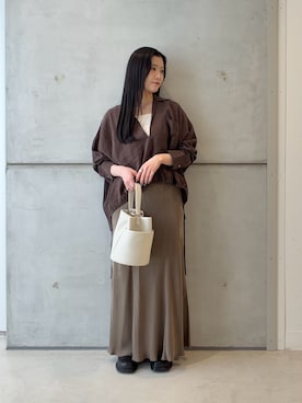 「URBAN RESEARCH（アーバンリサーチ）のキュプラバイアススカート（スカート、ブラウン系）」を使った、meiさん（レディース・157cm）の春コーディネート