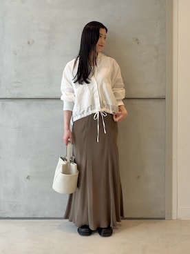 「URBAN RESEARCH（アーバンリサーチ）のキュプラバイアススカート（スカート、ブラウン系）」を使った、meiさん（レディース・157cm）の春コーディネート