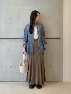 「URBAN RESEARCH（アーバンリサーチ）のキュプラバイアススカート（スカート、ブラウン系）」を使った、meiさん（レディース・157cm）の春コーディネート