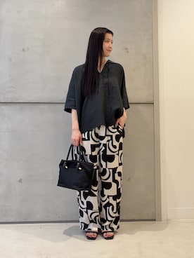 「URBAN RESEARCH（アーバンリサーチ）のサテンプリントイージーパンツ（Pants、ブラック系）」を使った、meiさん（レディース・157cm）の夏コーディネート