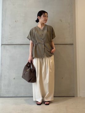 「URBAN RESEARCH DOORS（アーバンリサーチドアーズ）のVネックウエストギャザーブラウス（Shirts、グリーン系）」を使った、meiさん（レディース・157cm）の夏コーディネート