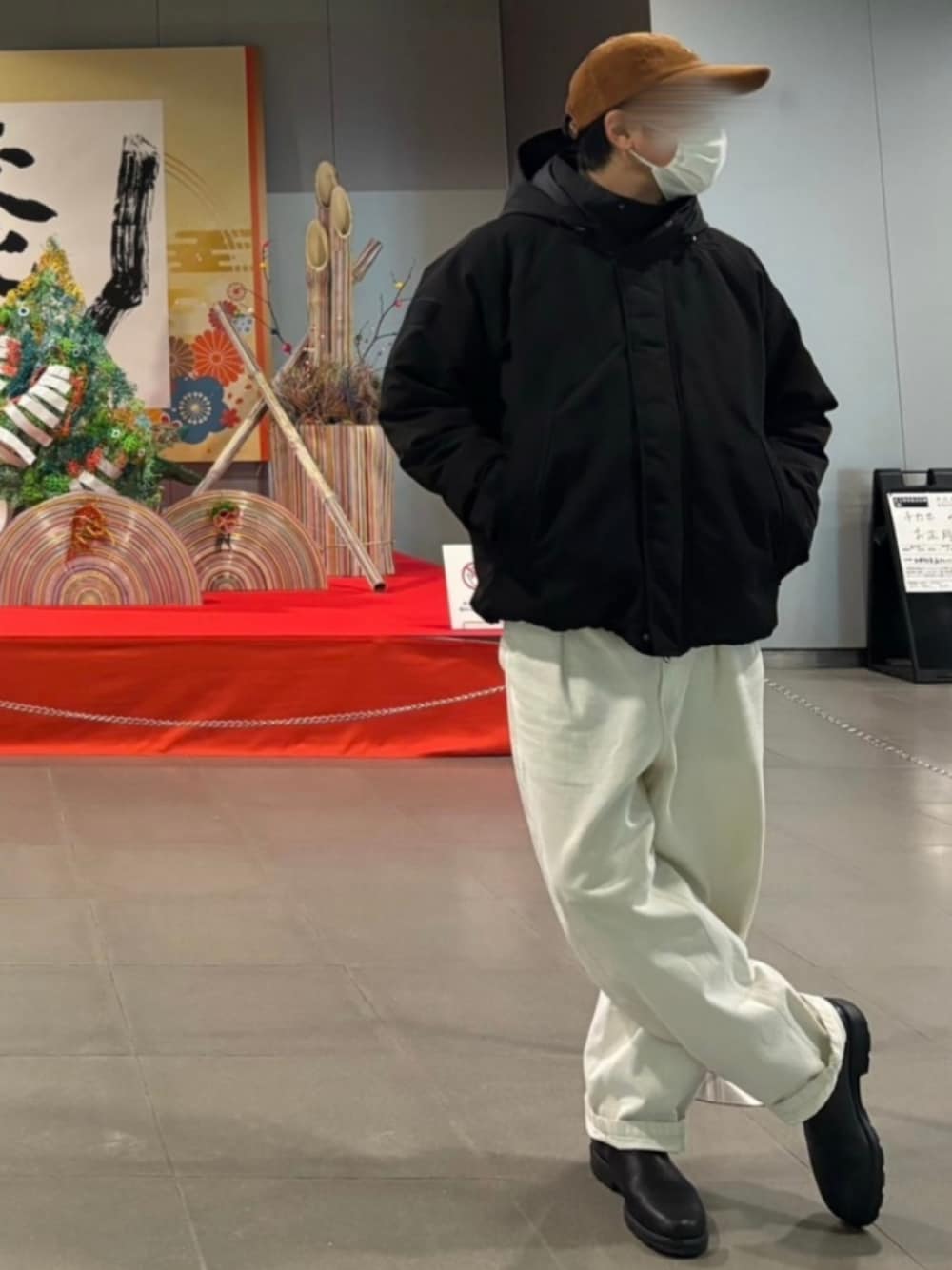 「UNIQLOのアイテム（パンツ、ホワイト系）」を使った、hitohitoshi0413さん（メンズ・180cm）の冬コーディネートの1枚目の写真