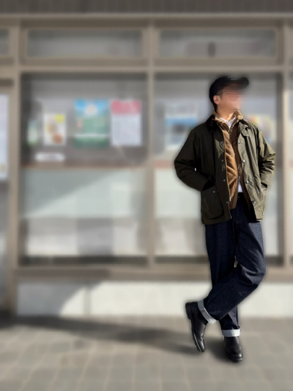 「UNIQLOのカラーステイスリムフィットジーンズ（デニムパンツ、ブルー系）」を使った、hitohitoshi0413さん（メンズ・180cm）の冬コーディネートの1枚目の写真