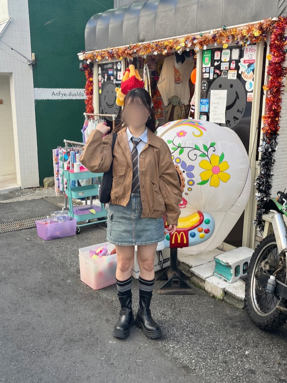 「秋コーデ、今日のコーデ、ブラウン、おしゃれさんと繋がりたい、デニム、秋服、シャツスタイル、シャツ」｜「TINA：JOJUNのオリジナル スターソックス TINA：JOJUN（ソックス/靴下、ブラック系）」を使った、tarteaucitron3さん（レディース・155cm）の秋コーディネートの1枚目の写真