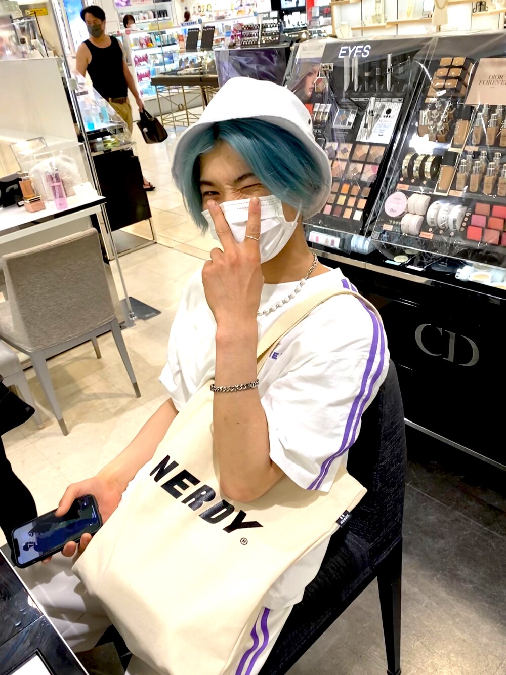 「シンプルコーデ、夏、ハーフパンツ ベージュ、nerdy」｜「NERDYのアイテム（Tシャツ/カットソー、ホワイト系）」を使った、ゆうたうろすさん（メンズ・174cm）の夏コーディネートの1枚目の写真
