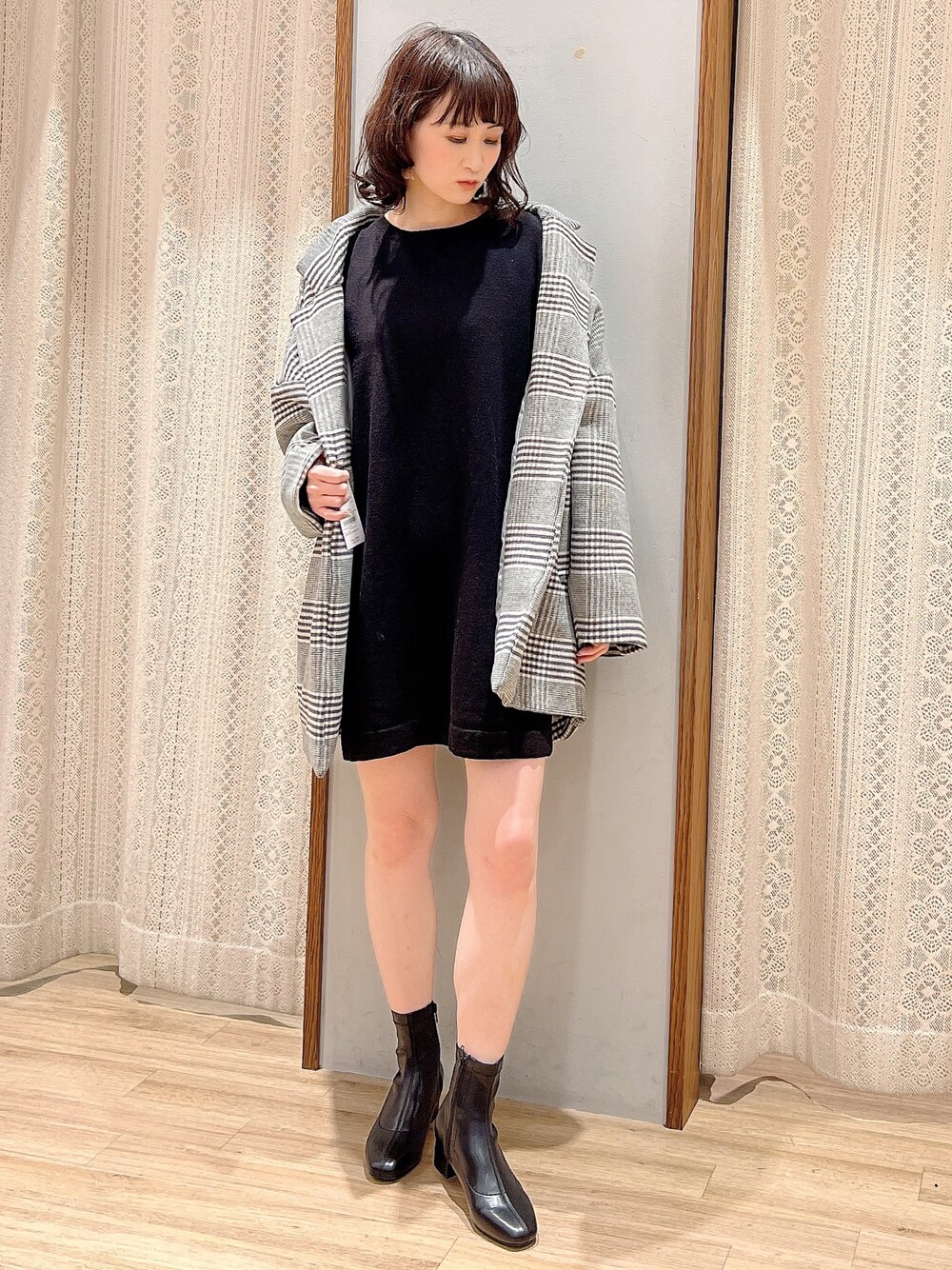 「チェック、ジャケット、チェックジャケット、ワンピース、ニットワンピース、ニットワンピ、ゆるっとニット、オーバーサイズ、BIGシルエット、ストレッチブーツ、オリエンタルトラフィック、トレンドコーデ、アースミュージック＆エコロジー、earth music&ecology、ジャケットコーデ」｜「earth music&ecologyのORiental TRaffic ストレッチブーツ（ブーツ、ブラック系）」を使った、satomikamoさん（レディース・162cm）の秋コーディネートの1枚目の写真