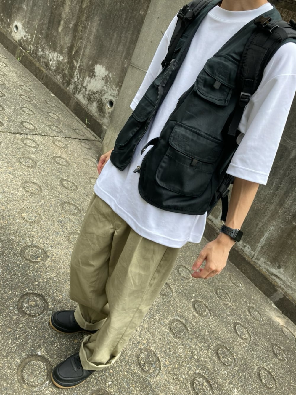 「休日スタイル、古着、フィッシングベスト、カーキ、NIKE、airforce1、下北沢、ストリート」｜「NIKEのアイテム（スニーカー、ブラウン系）」を使った、RYO  さん（メンズ・167cm）の秋コーディネートの1枚目の写真