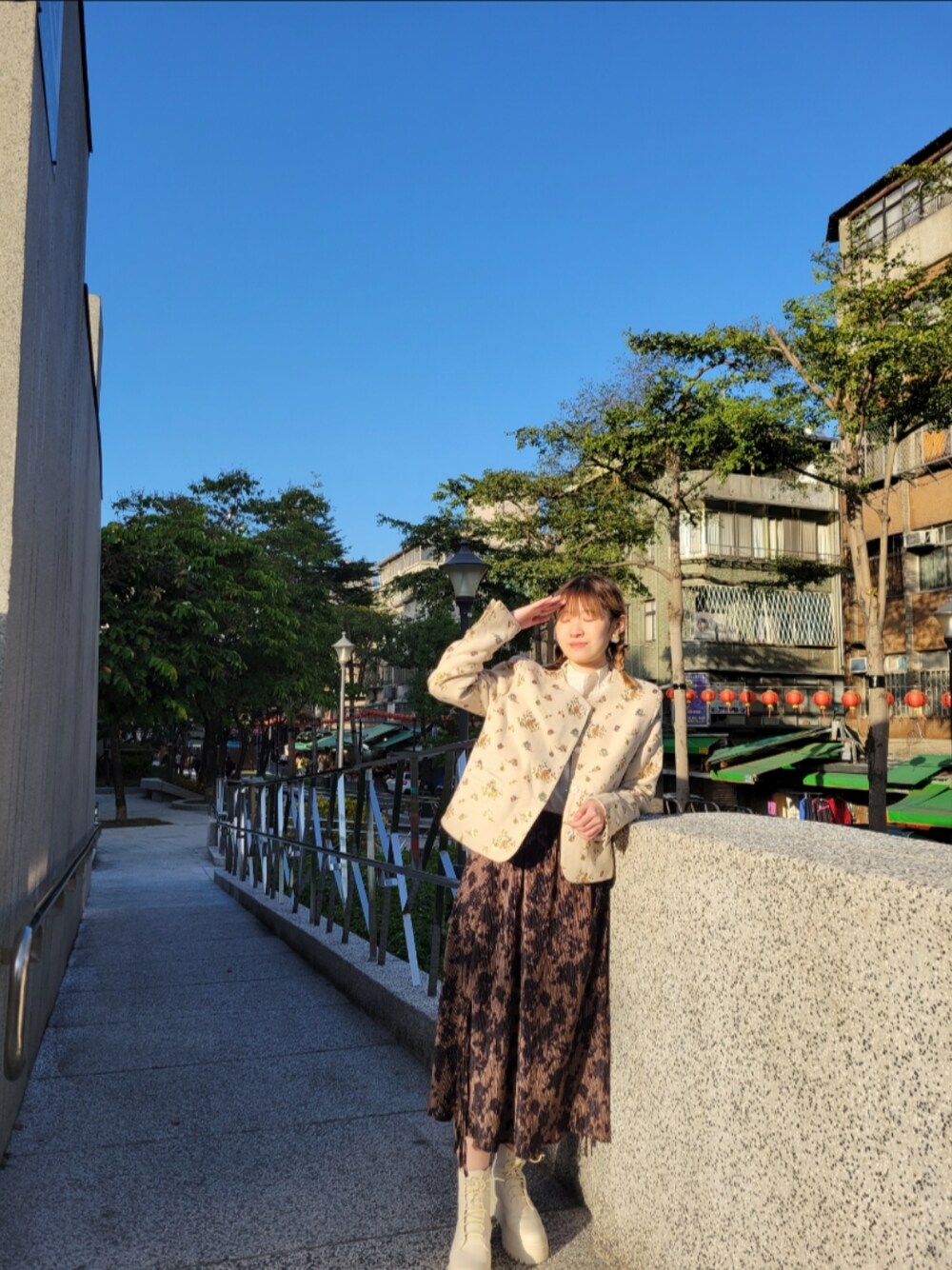 「ootd、街頭穿搭、休閒、復古、vintage、VINTAGE、vintage style、花柄、氣質、秋コーデ、秋冬コーデ、秋冬、日系、日常、ファッションを楽しもう」｜「ig @jellyspaletteのアイテム（その他トップス、ホワイト系）」を使った、我是傑利(¯︶¯)さん（レディース・165cm）の秋コーディネートの1枚目の写真