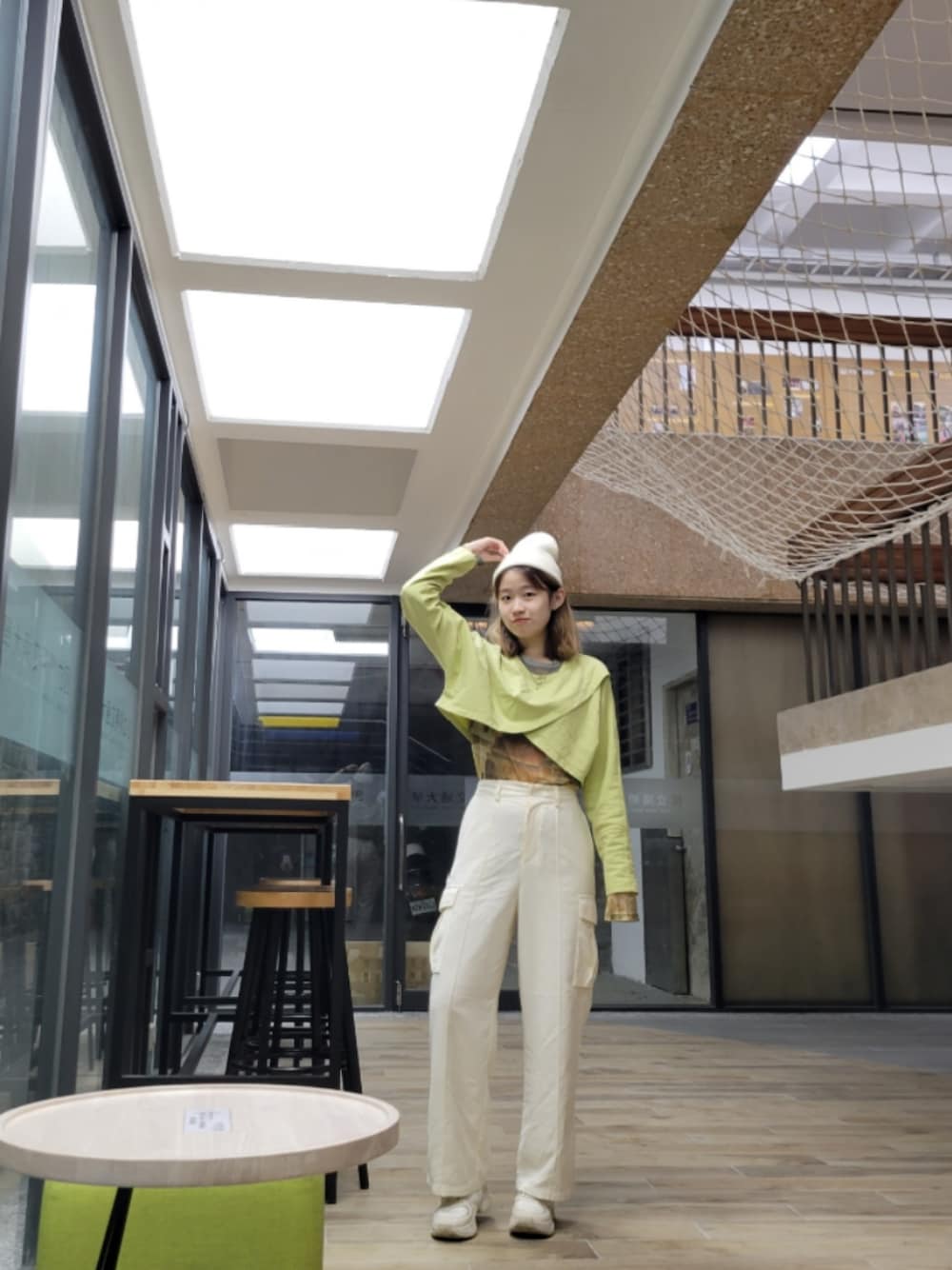 「ootd、秋コーデ、大学生、街頭穿搭、球鞋、休閒、通勤穿搭、MLB、WEGO、校园、工裝褲、工装裤、工装、日常、毛帽」｜「nuvのアイテム（Tシャツ/カットソー、グリーン系）」を使った、我是傑利(¯︶¯)さん（レディース・165cm）の冬コーディネートの1枚目の写真