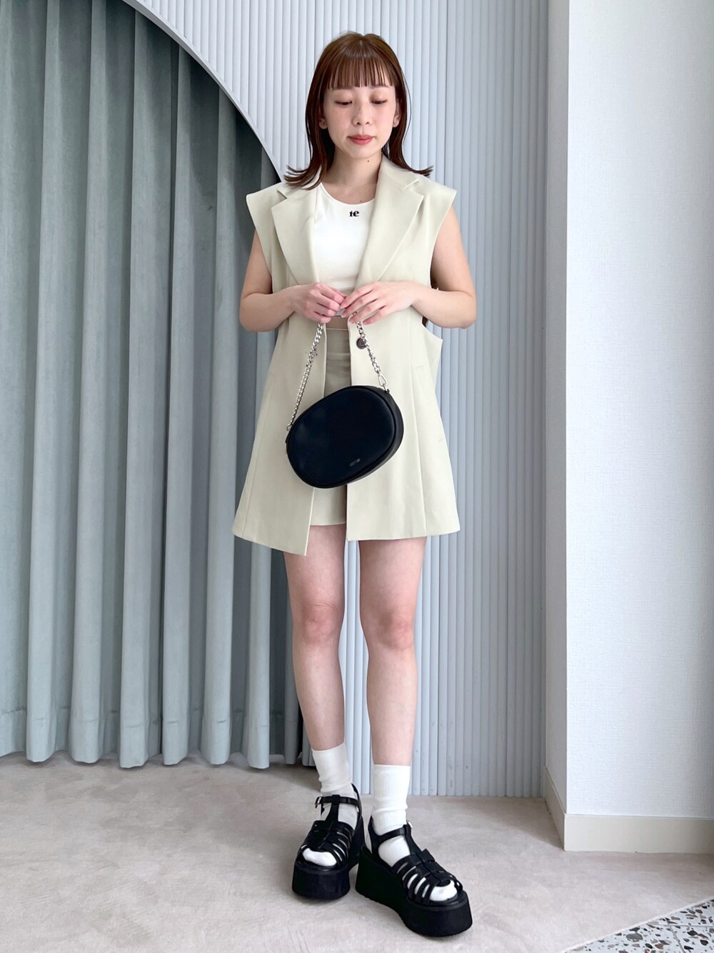「Heather、へザー、低身長、セットアップ、ベスト、春服デビュー宣言、春コーデ、シンプルコーデ、タンクトップ、グルカサンダル、サンダル、低身長女子、セットアップスタイル」｜「Heatherのボリュームソールグルカサンダル　182405（サンダル、ブラック系）」を使った、みさっきーさん（レディース・154cm）の春コーディネートの1枚目の写真