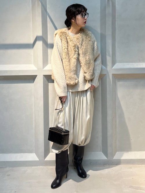 Curensology カレンソロジー ファーべスト 白系 Curensology(カレンソロジー)/ショートファーベスト（ベスト