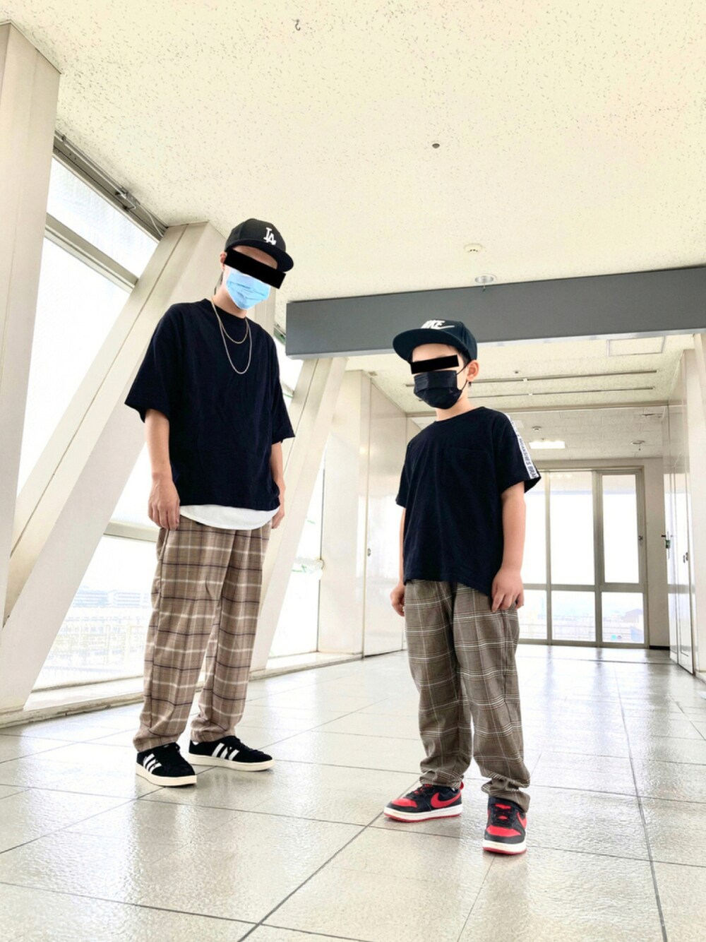 「チェック、スニーカー、NIKE、キャップ、UNIQLO、adidas、NEW ERA、GU、しまむら、チェックパンツ、プチプラコーデ、黒Tシャツ、リンクコーデ、キャンパス、Campus」｜「NEW ERAのアイテム（キャップ、ブラック系）」を使った、bamboo5さん（メンズ・171cm）の秋コーディネートの1枚目の写真