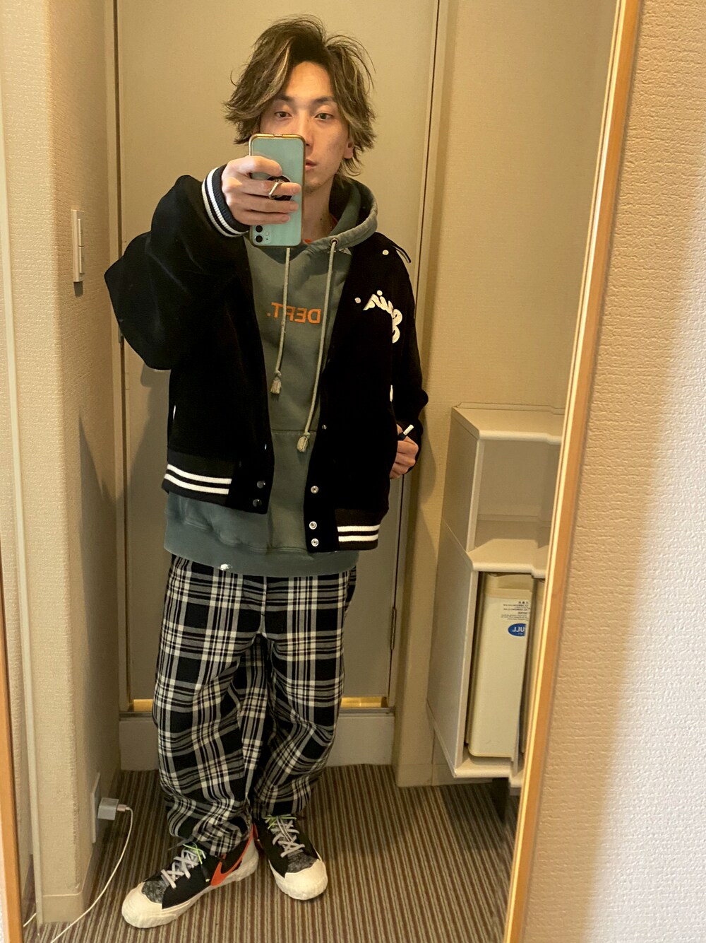 「春服、春アウター、ビックシルエット、ワイドパンツ、今日のコーデ、休日コーデ、低身長コーデ、ヴィヴィアンウエストウッド」｜「GALLERY DEPTのアイテム（パーカー、グリーン系）」を使った、ブレヒロさん（メンズ・168cm）の春コーディネートの1枚目の写真