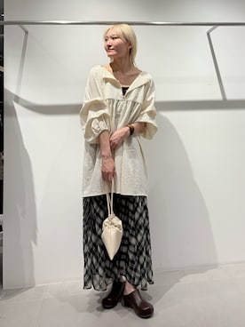 「KBF（ケイビーエフ）のアイテム（ブレスレット）」を使った、やまちゃんさん（レディース・166cm）の春コーディネート