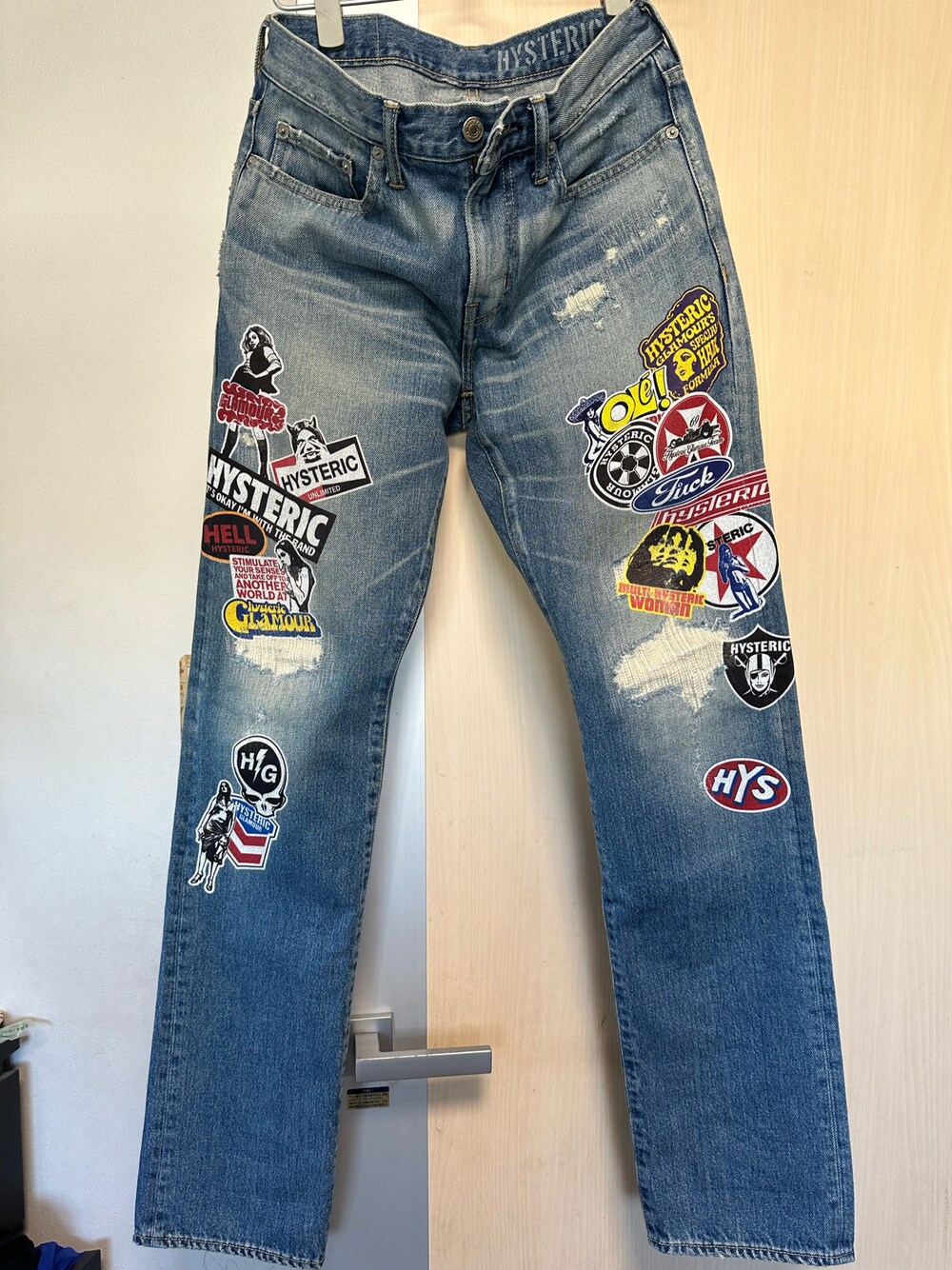 「HYSTERIC GLAMOURのHG STICKERSリメイク スリムストレートデニムパンツ（デニムパンツ、ブルー系）」を使った、mattu0911さん（メンズ・162cm）の冬コーディネートの1枚目の写真