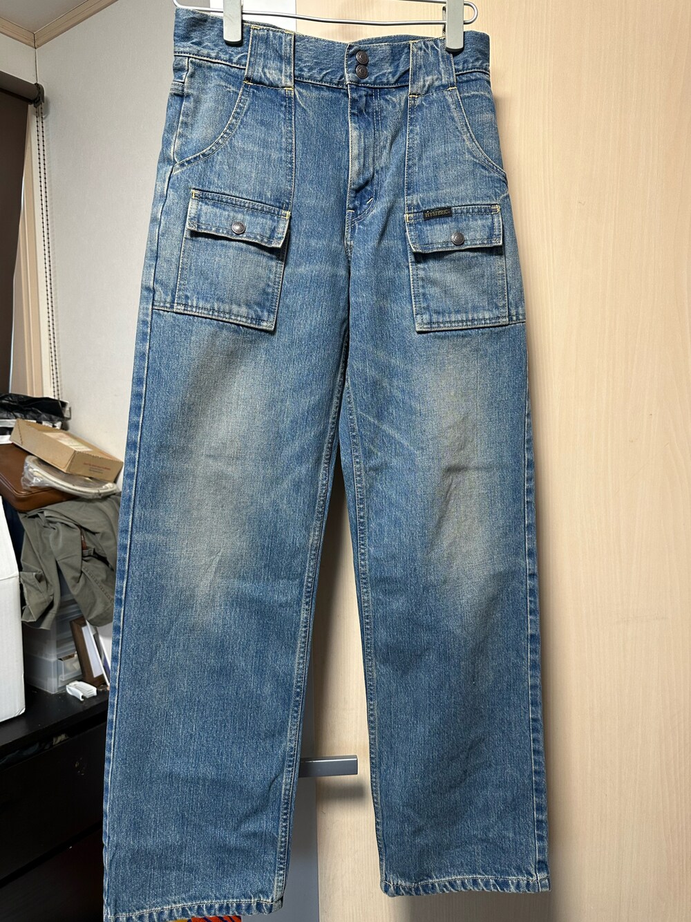 「HYSTERIC GLAMOURのブッシュデニムパンツ（デニムパンツ、ブルー系）」を使った、mattu0911さん（メンズ・162cm）の春コーディネートの1枚目の写真