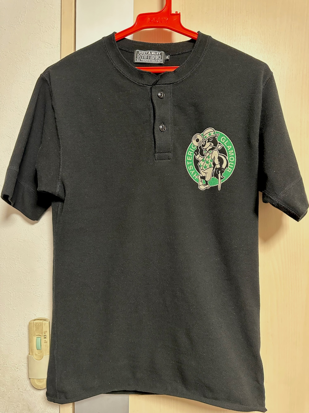 「HYSTERIC GLAMOURのアイテム（Tシャツ/カットソー、ブラック系）」を使った、mattu0911さん（メンズ・162cm）の春コーディネートの1枚目の写真