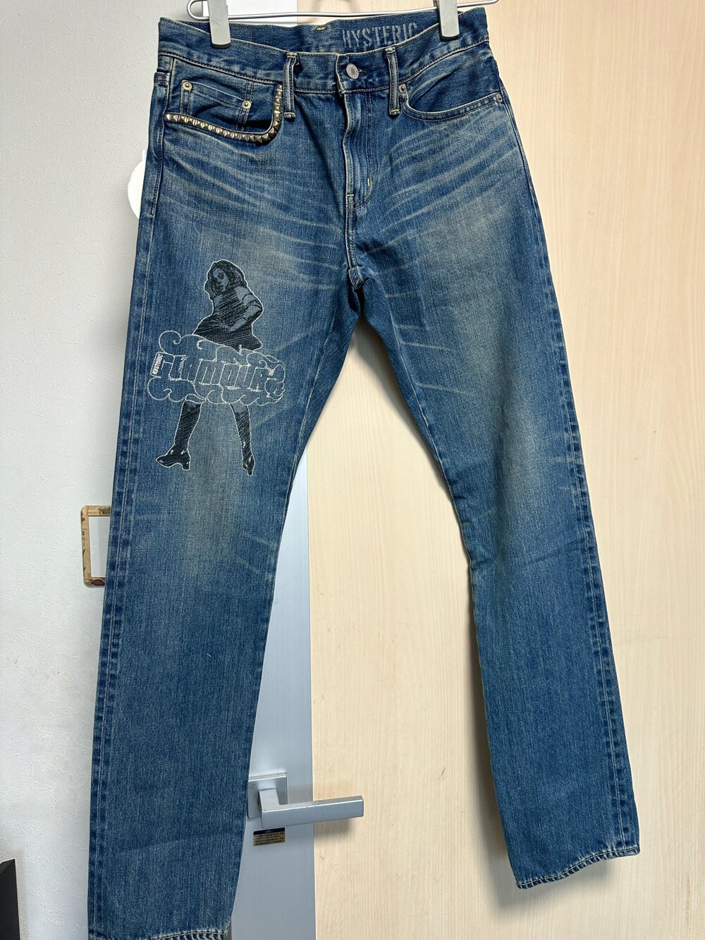 「HYSTERIC GLAMOURのVIXEN GIRL刺繍 スリムストレートデニムパンツ（デニムパンツ、ブルー系）」を使った、mattu0911さん（メンズ・162cm）の夏コーディネートの1枚目の写真