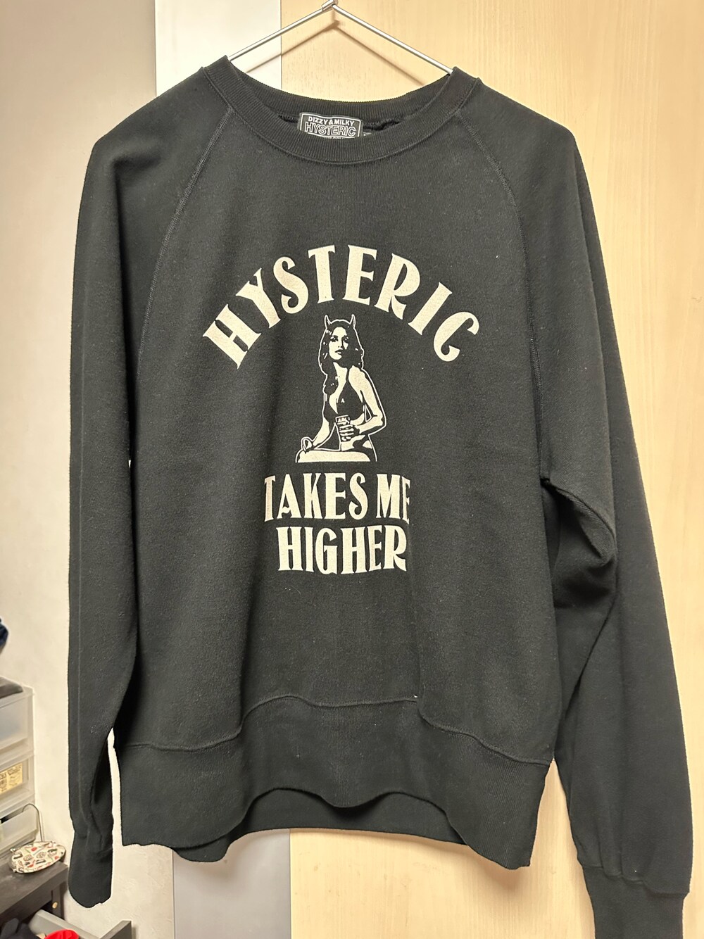 「HYSTERIC GLAMOURのTAKES ME HIGHER スウェット（スウェット、ブラック系）」を使った、mattu0911さん（メンズ・162cm）の春コーディネートの1枚目の写真