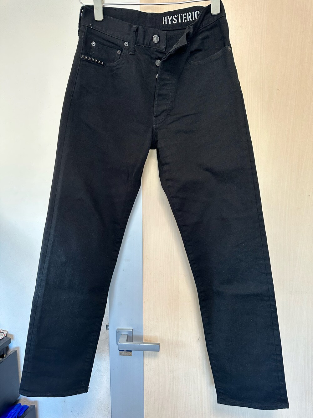 「HYSTERIC GLAMOURのアイテム（デニムパンツ、ブラック系）」を使った、mattu0911さん（メンズ・162cm）の春コーディネートの1枚目の写真