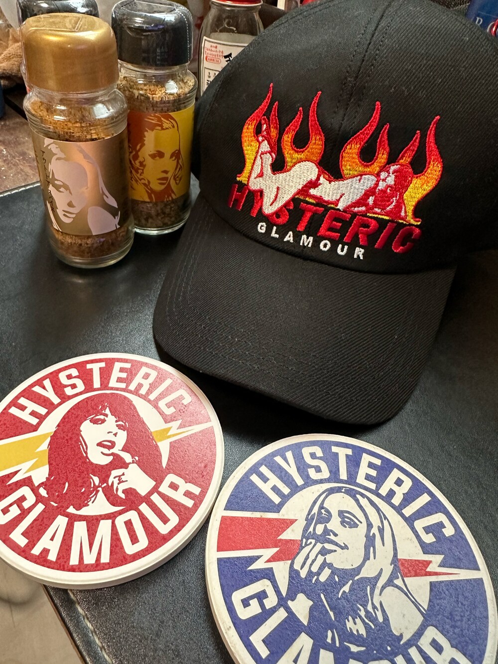「HYSTERIC GLAMOURのFLAME WOMAN刺繍 キャップ（キャップ、ブラック系）」を使った、mattu0911さん（メンズ・162cm）の春コーディネートの1枚目の写真