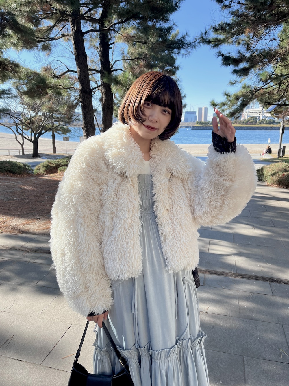 「冬コーデ、マイベストコーデ2024、休日スタイル、大人かわいい、デート、あったかコーデ」｜「Chicoの【お気に入り登録者2万人突破！/好評価レビュー/４色展開】プードルコート（その他アウター、ホワイト系）」を使った、ecrumさん（レディース・162cm）の冬コーディネートの1枚目の写真