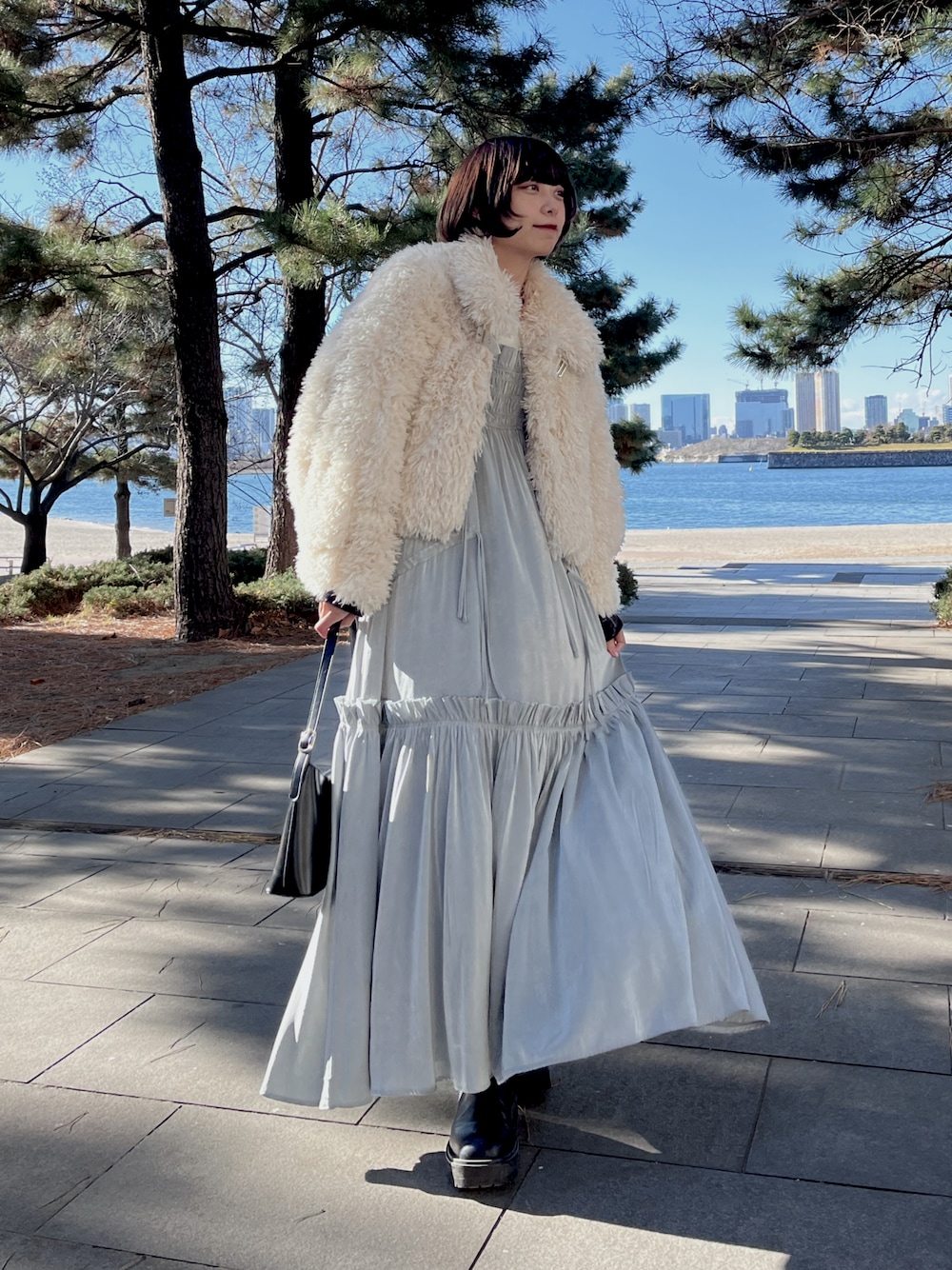 「冬コーデ、マイベストコーデ2024、休日スタイル、大人かわいい、大人ファッション、大人ガーリー」｜「Chicoの【お気に入り登録者2万人突破！/好評価レビュー/４色展開】プードルコート（その他アウター、ホワイト系）」を使った、ecrumさん（レディース・162cm）の冬コーディネートの1枚目の写真