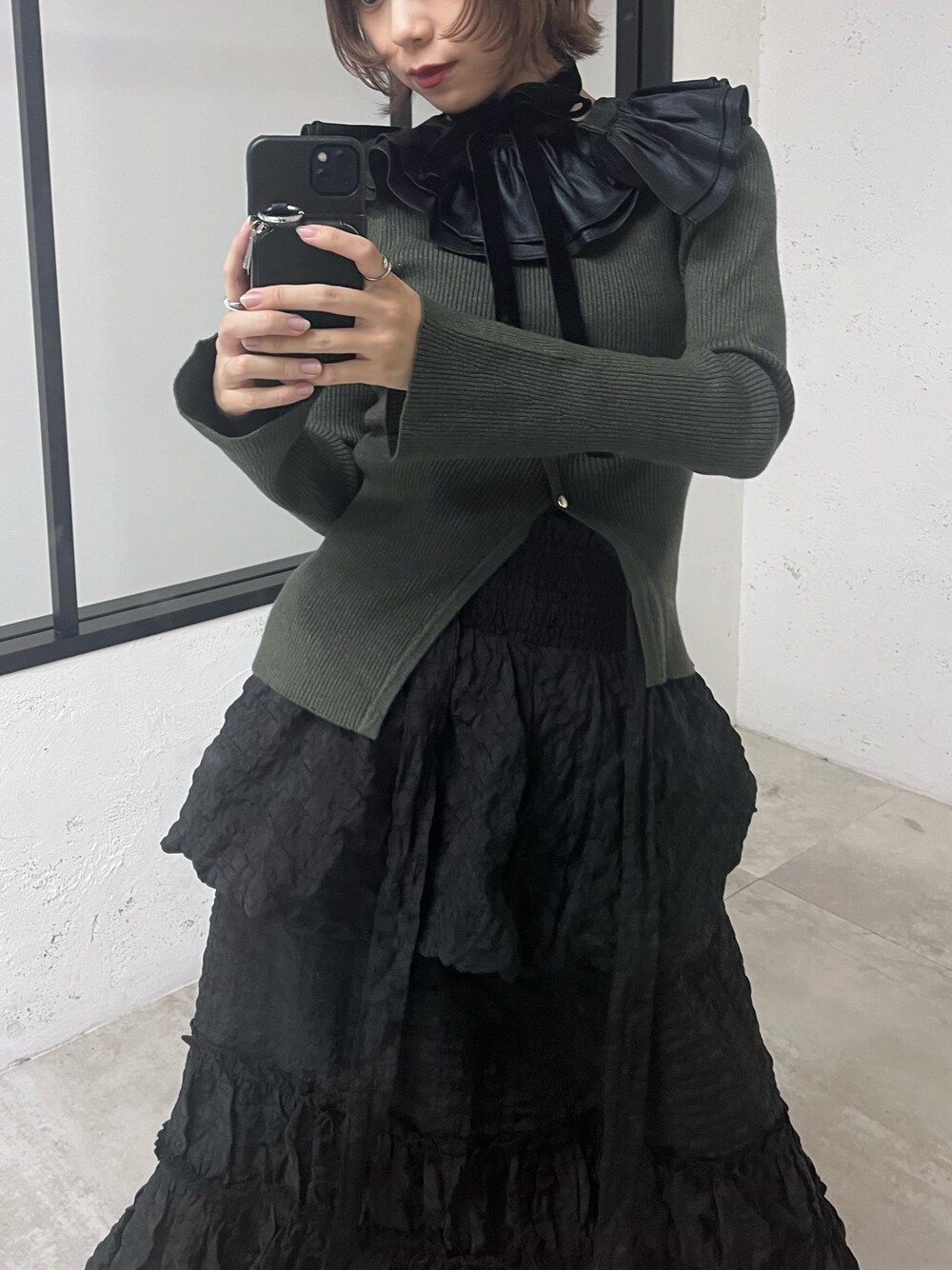 「最近のいい感じコーデ、オトナ女子、おしゃれさんと繋がりたい、ラクチンコーデ」｜「EzickのJacquard check 2way バルーンレイヤードスカート（スカート、ブラック系）」を使った、ecrumさん（レディース・162cm）の冬コーディネートの1枚目の写真